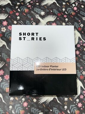 Short Stories Two-Tone LED Indoor Planter — White & Black